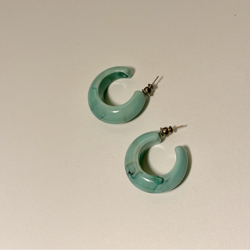 Medium loop earrings